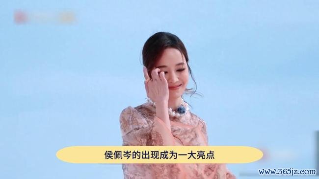 侯佩岑听到《珊瑚海》的脸色